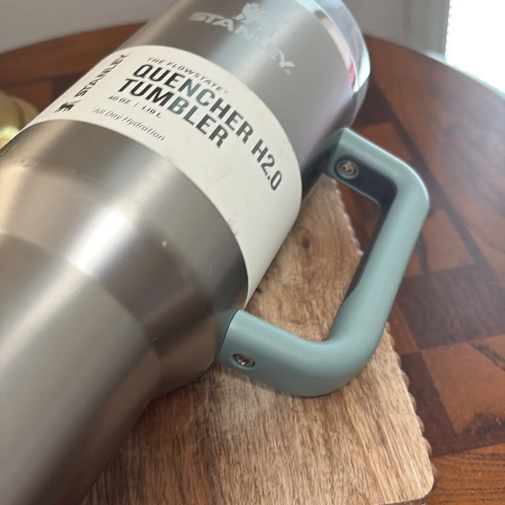 40 oz Stainless steel Quencher H20 tumbler - Picture 4 of 5